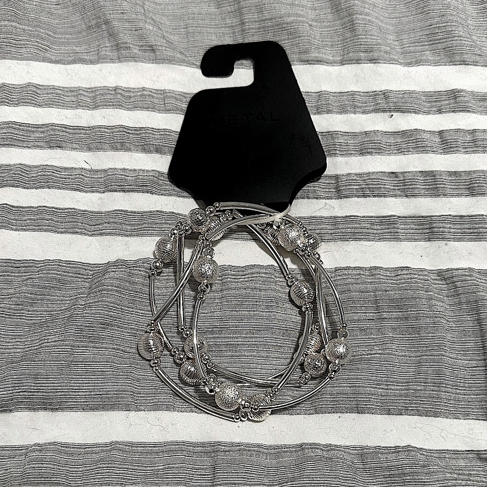 💎 NWT 4-pack Silver Bracelets. Metal Brand from Kohl’s.